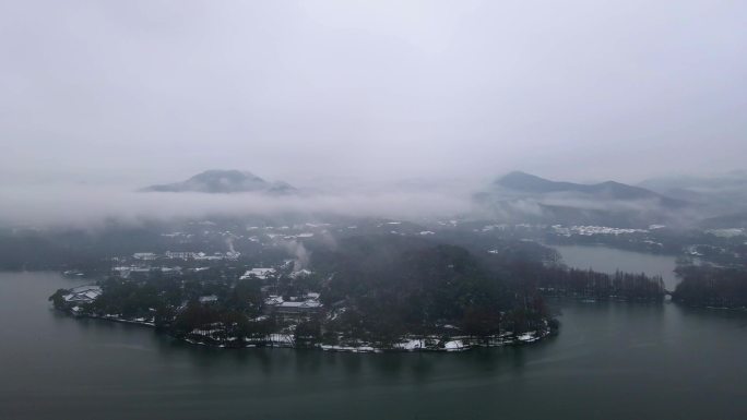 航拍雪下的杭州西湖-国宾馆