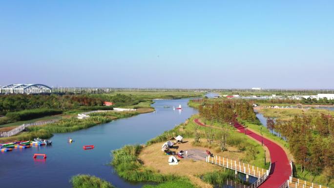 4K湿地现代公园景观步道河道游船航拍