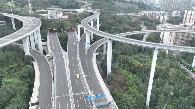 封控下的静默城市重庆 菜园坝大桥