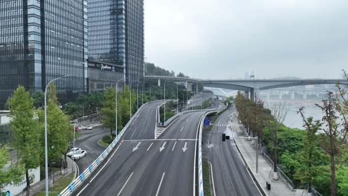 静默下的重庆空城