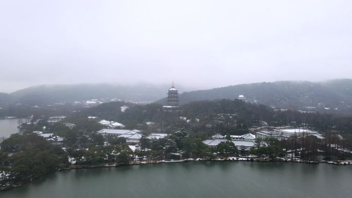 航拍雪中杭州雷峰塔