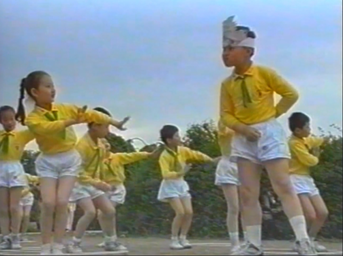 八九十年代学生户外活动舞蹈小兔子乖乖