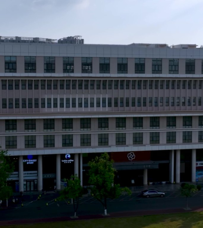 高清竖屏航拍广西大学汇学堂风景