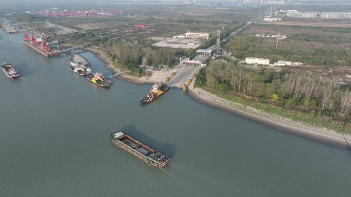 南京长江板桥汽渡码头货船4K航拍