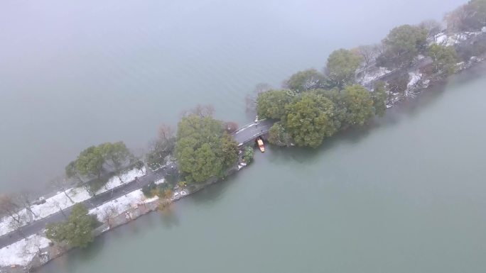 航拍雪中杭州西湖-望山桥