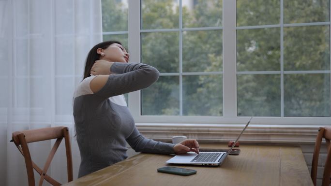 疲惫的女商人颈椎病颈椎痛美女