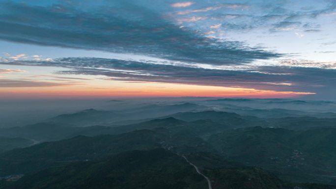 成都龙泉山薄雾朝霞