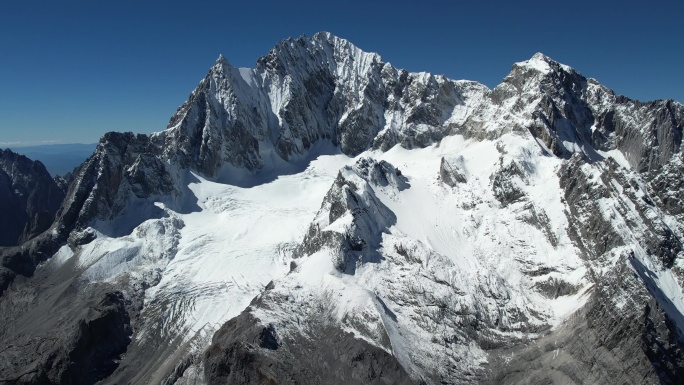 航拍玉龙雪山