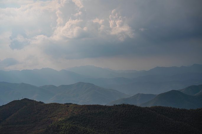 浙江湖州莫干山王位山延时光影扫过