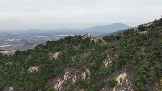 无人机攀登翻越山峰航拍冲破困境向希望前进