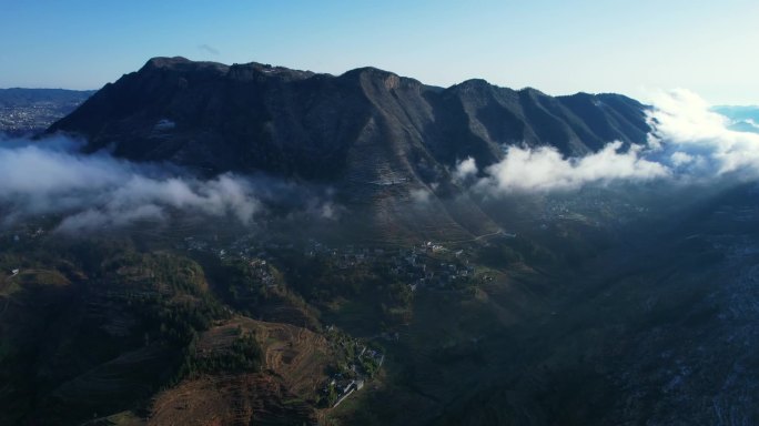 云海之上鸟瞰乡村