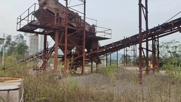 旧矿产设备生锈的生产线工厂倒闭露天矿设备