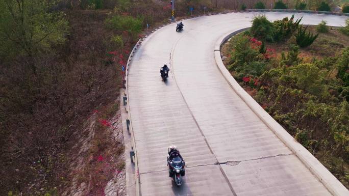 印第安摩托车环山路跑山航拍4K含未调色