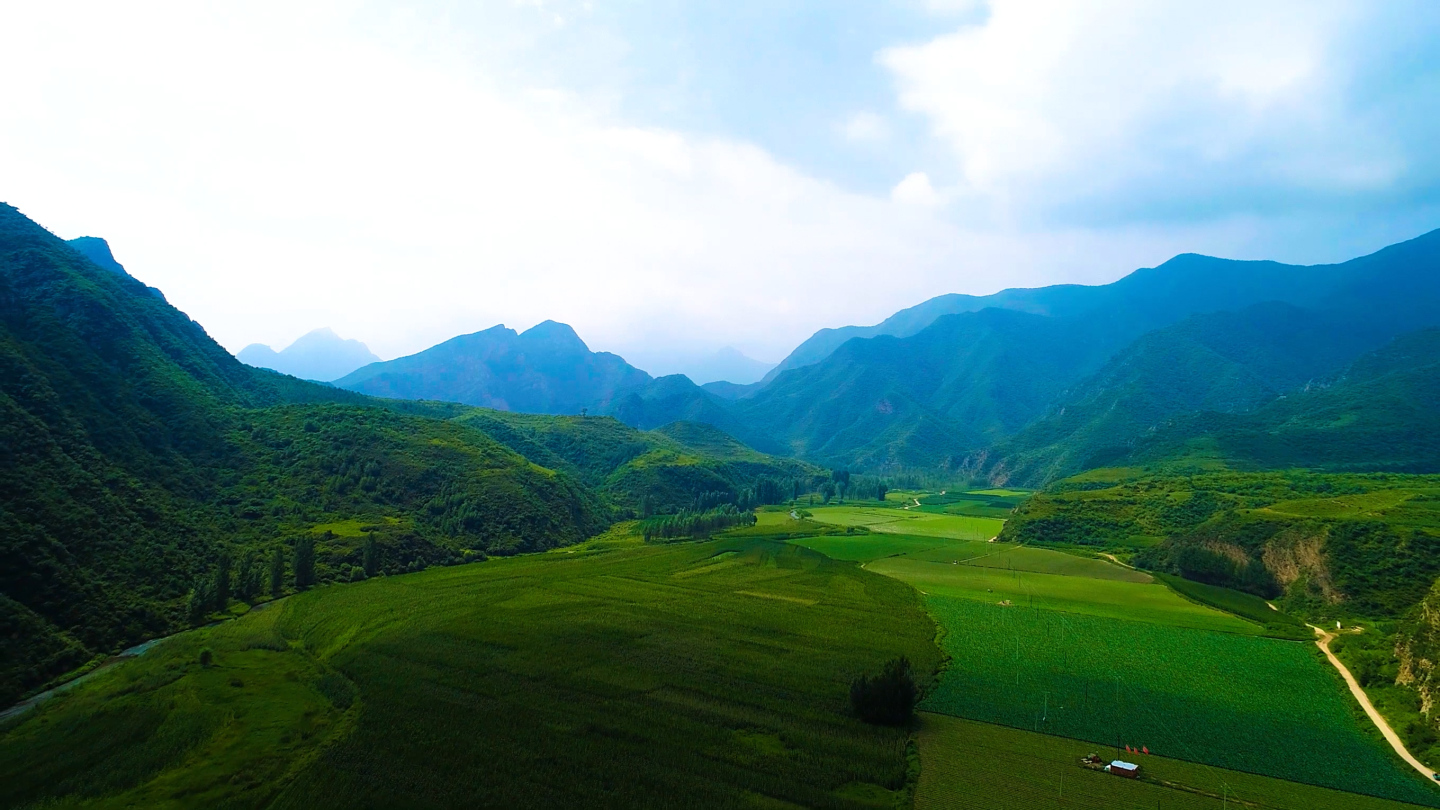 山川山脉绿水青山