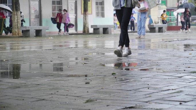 下雨天的学校-学校空镜头