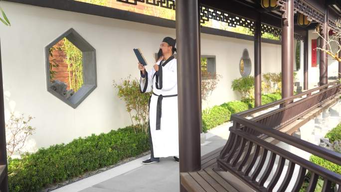 唐代文人，李白在长廊吟诗散步