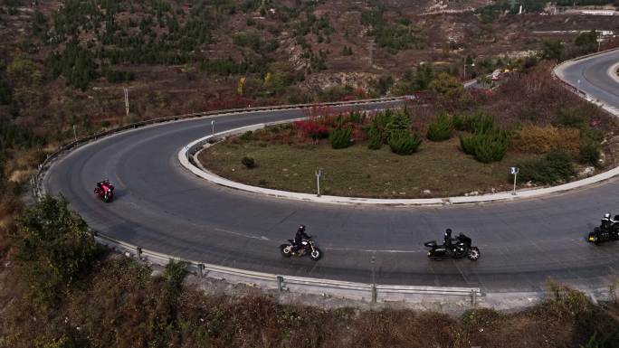 印第安摩托车环山路弯道航拍4K含未调色