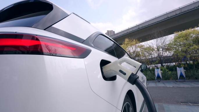汽车充电 新能源汽车