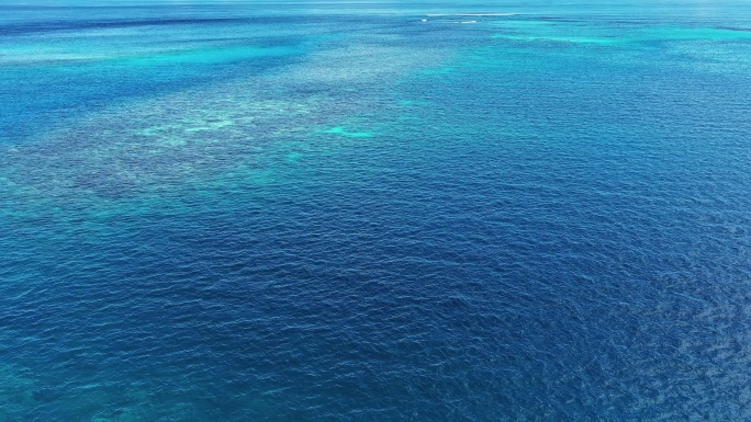 马尔代夫珊瑚礁鸟瞰图