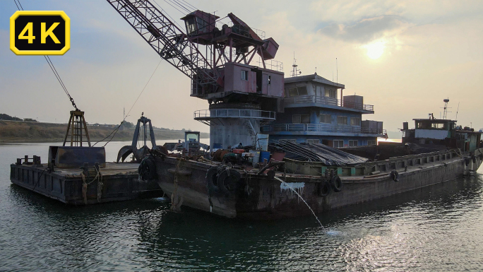 湘江河里的挖沙船旧船破旧船4K航拍