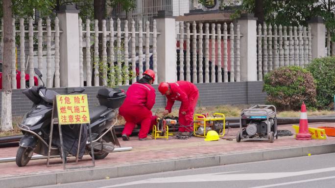 街边燃气管道施工+已调色