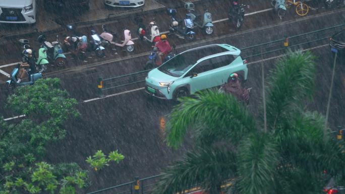 城市雨季街景