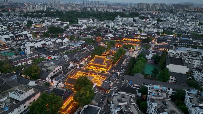 航拍灯火璀璨的南京夫子庙景区