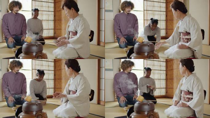 女主人演示如何在传统的日本茶道上拿碗