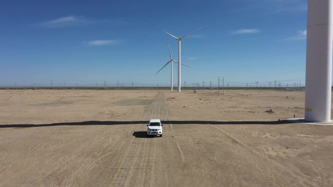 新能源风车下开车远航巡检4K高清视频素材