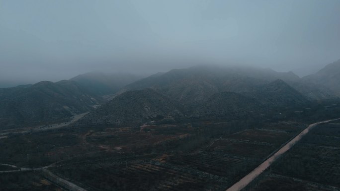 西部山脉-云雾弥漫
