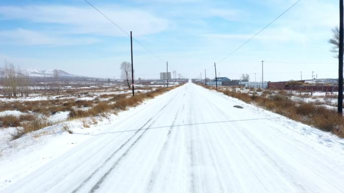 雪后的村庄路面