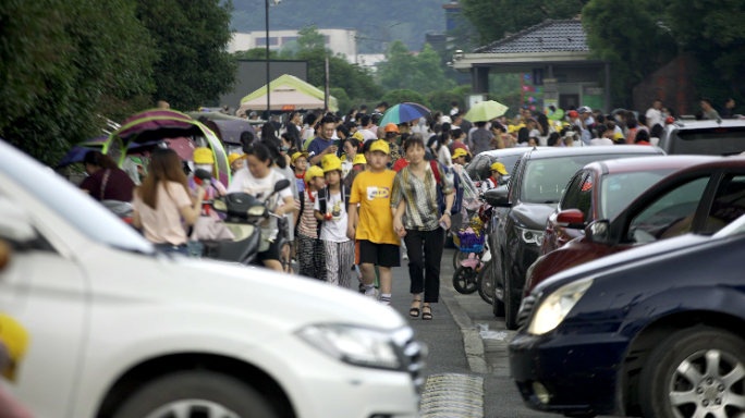 中学学生放学