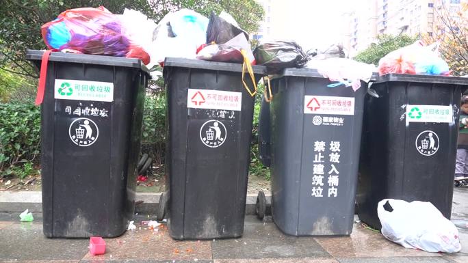 垃圾桶堆满垃圾，垃圾，垃圾桶，垃圾分类