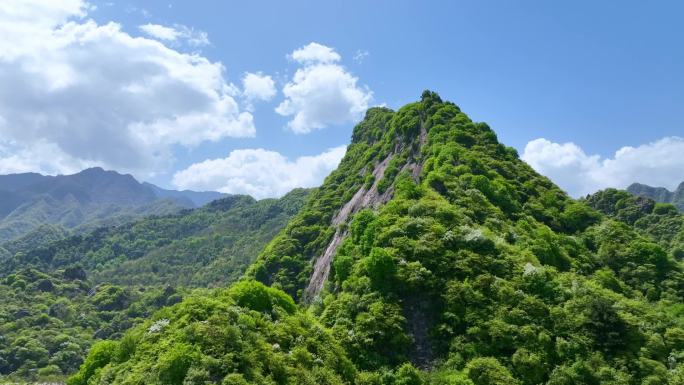 秦岭翠华山航拍龙脊梁上升