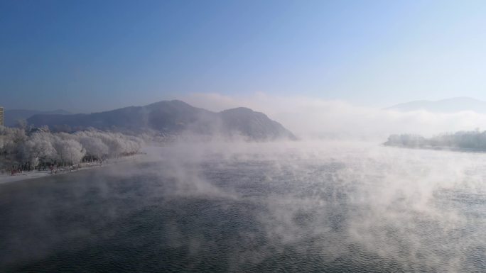 航拍吉林松花江和雾凇