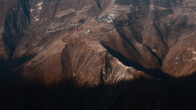 云南大山乡村振兴光影斑驳雄浑大山苗族村落