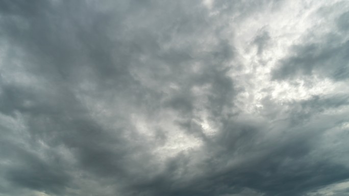 雨云和天空移动4K时间流逝。