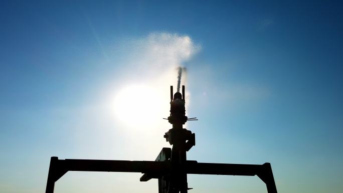 热浪下的作物田间灌溉