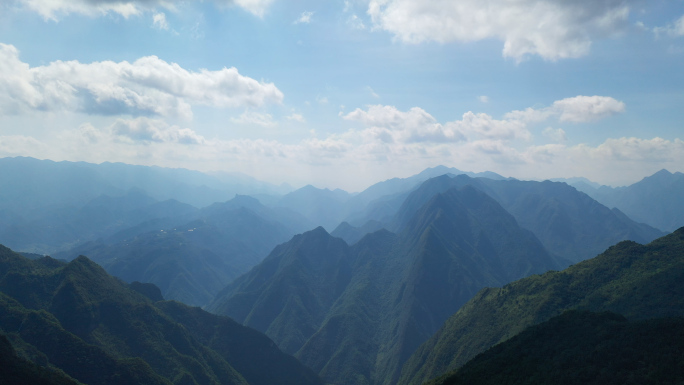 万源风景区 丛山峻岭大山云朵