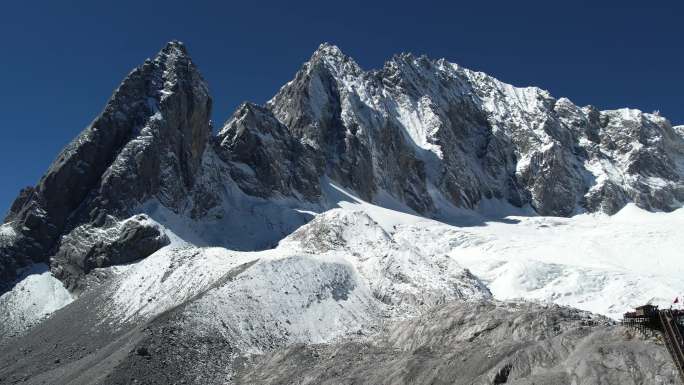 航拍玉龙雪山蓝月谷景区