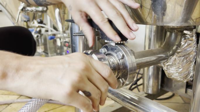 精酿啤酒生产设备连接详图。