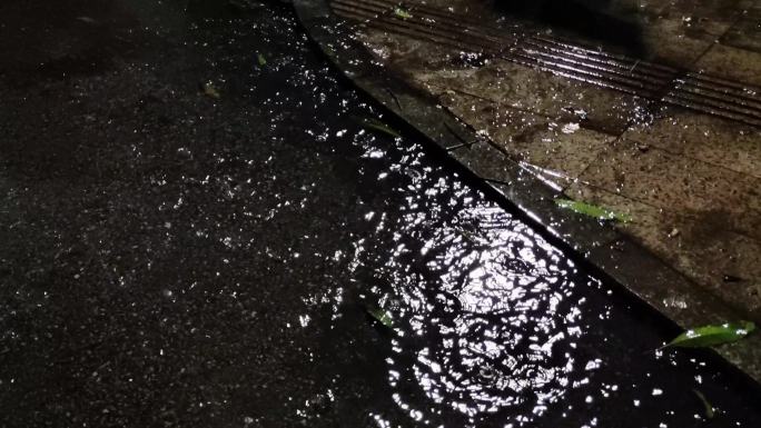 雨夜街头 雨夜城市 夜晚道路 雨夜路灯