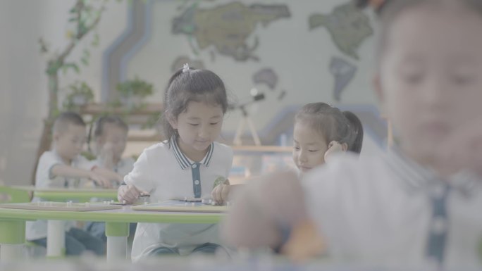 幼儿园拼图游戏