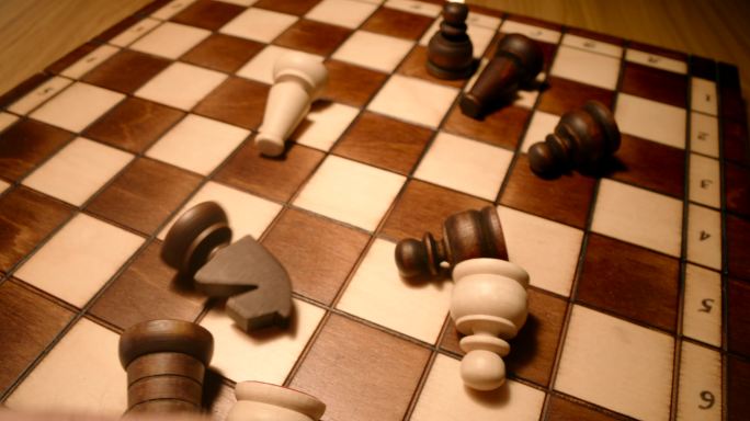 国际象棋手牌从棋盘上移除数字