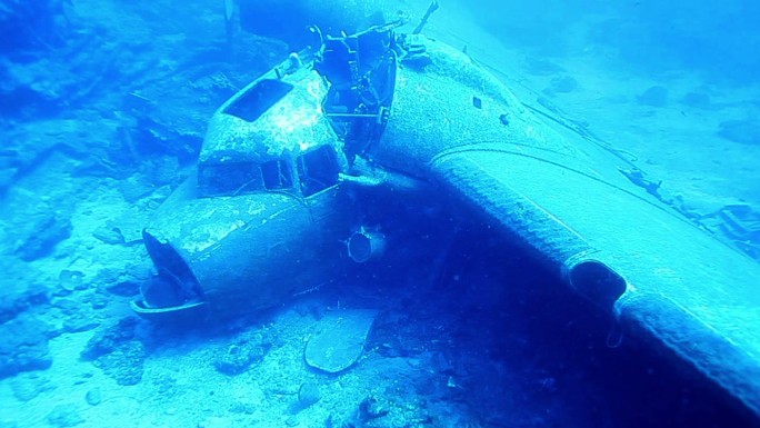 飞机海底飞机飞机残骸海底残骸