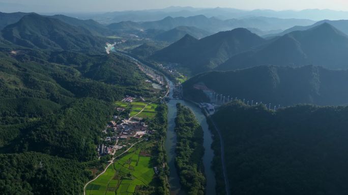 绿水青山丘陵田地丰收气象南岭风光景色河谷