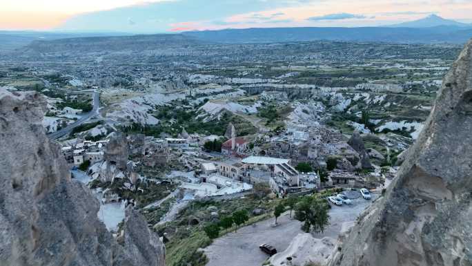 Uchisar城堡在Kapadokya Cappadocia日出4k无人机视频