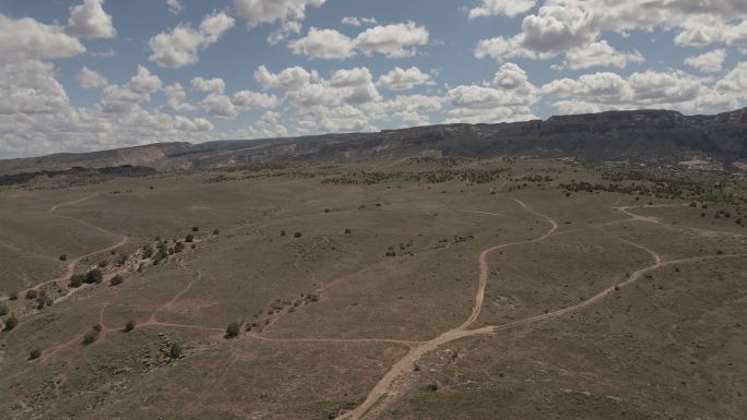 美国小城镇科罗拉多州西部干旱沙漠气候大容量社区水塔和4G和5G蜂窝塔远程视频系列