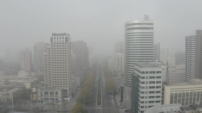 大雾天气疫情下的城市状态