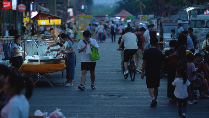 路边菜市场小吃街人流